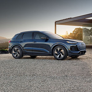 Right view of an Audi Q6 e-tron parked.
